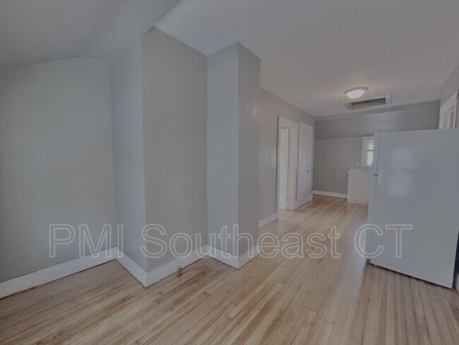 Foto del edificio - 50 Montauk Ave