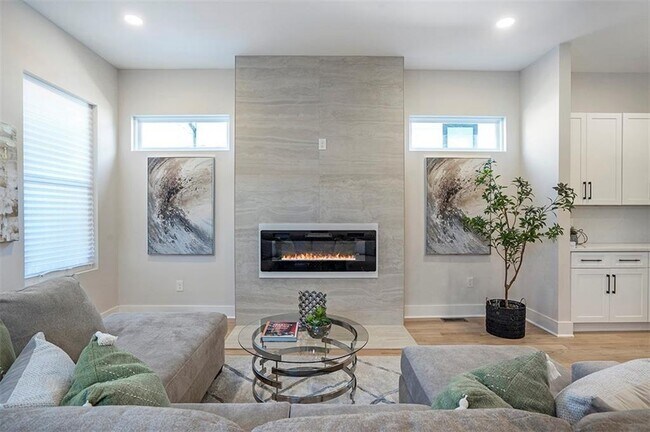 Foto del edificio - 916 Ira St SW