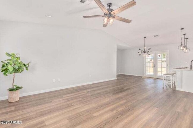 Foto del edificio - 1624 W Geneva Dr