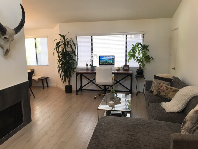 Foto del edificio - 1237 N Ogden Dr
