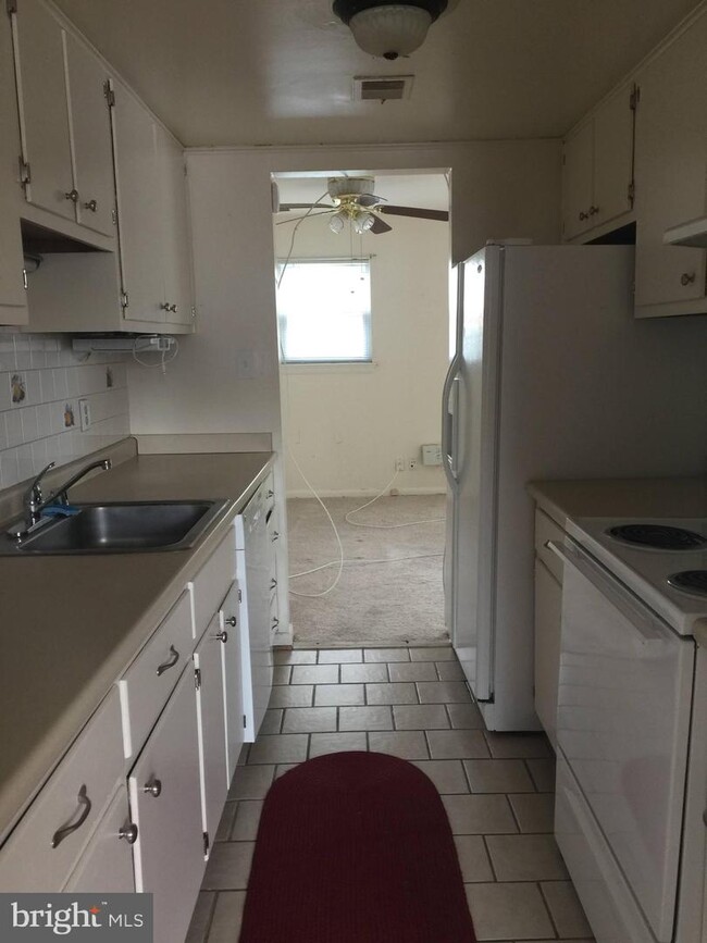 Building Photo - 8227 Wycliffe Ct