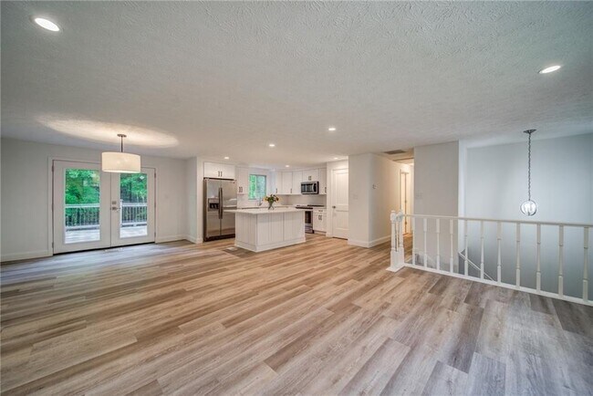 Building Photo - 305 Hembree Forest Cir