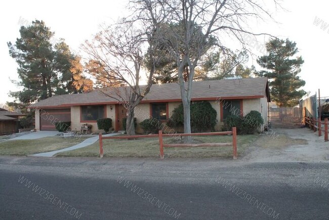 Building Photo - LAKE LOS ANGELES 3BD/BONUS/2BATH HOUSE