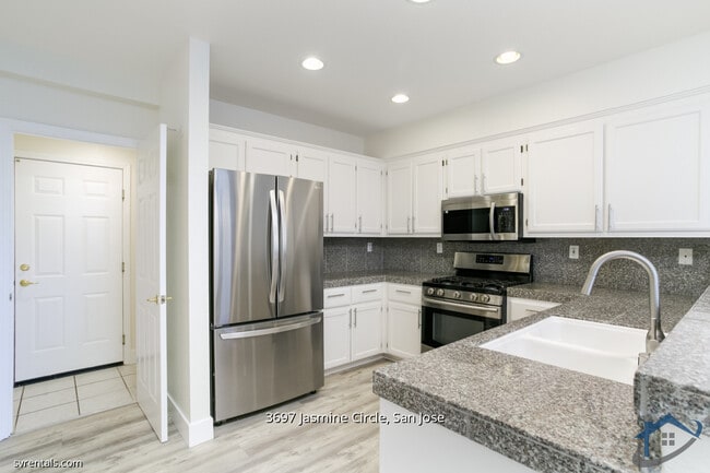 Foto del edificio - 3697 Jasmine Cir