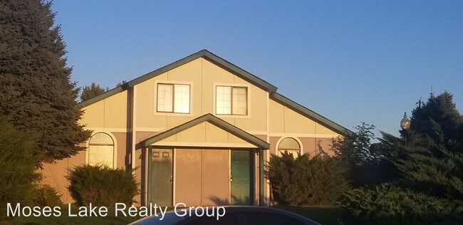 Building Photo - 1021 S Juniper Dr