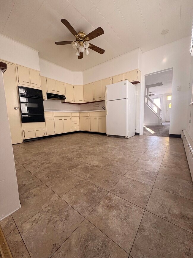 Cocina grande - 2610 Wilmot St