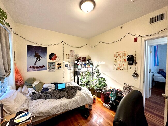 Foto del edificio - 107 Fisher Ave