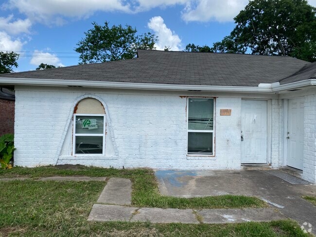 Building Photo - 8019 Beech Cove Ln