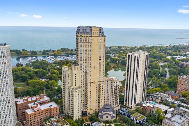 Foto del edificio - 2550 N Lakeview Ave
