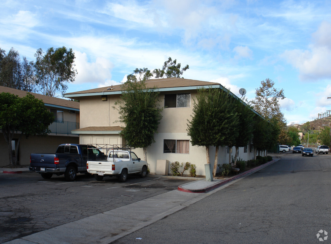 Primary Photo - Chinaberry Apartments