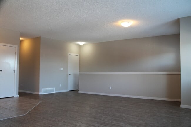 Building Photo - 3940 Claxton Loop SW