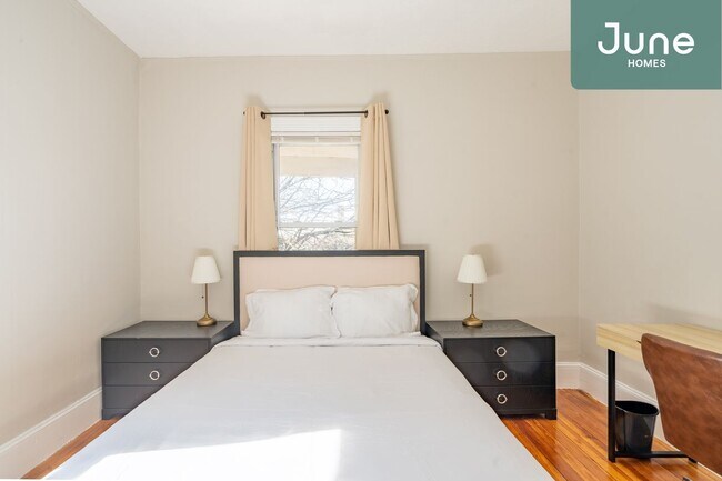 Foto del edificio - Queen room in 5-bed/1.0-bath Home