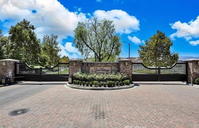 Building Photo - 26526 Craftsmen Ct
