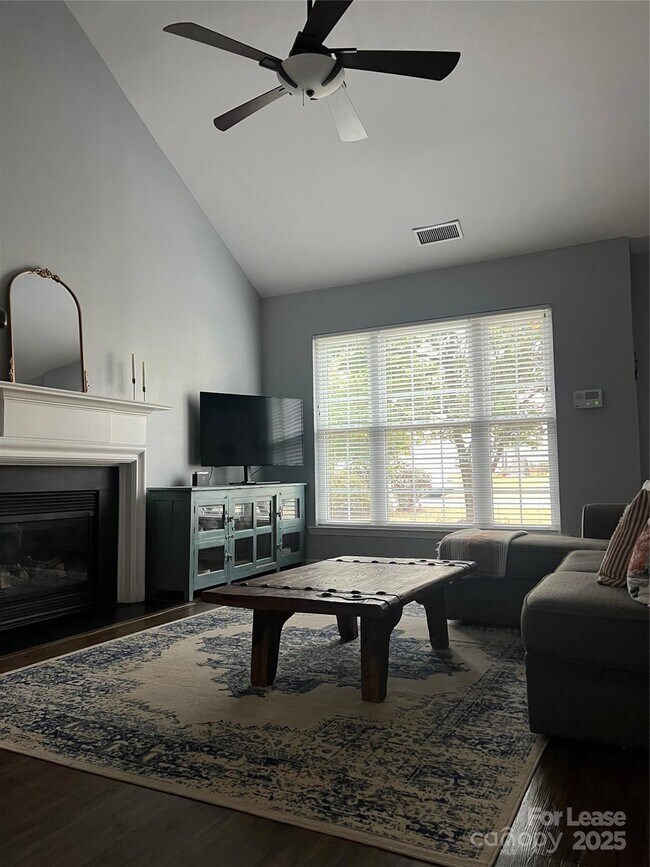 Foto del edificio - 2015 McKenzie Creek Dr