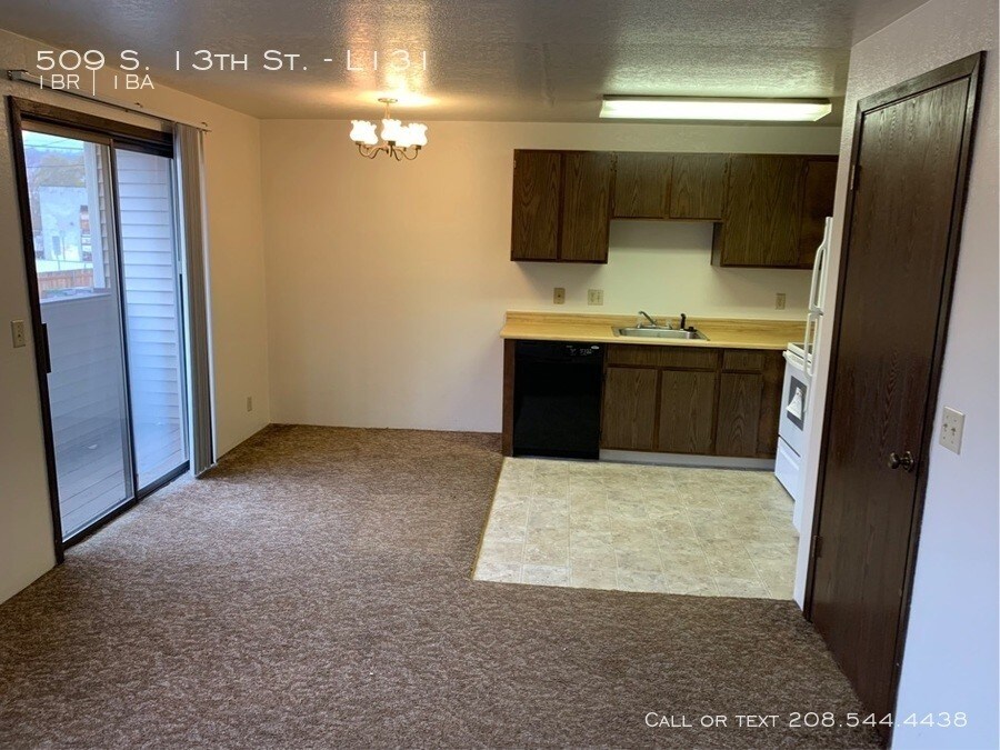 Building Photo - Redwoods Apartments