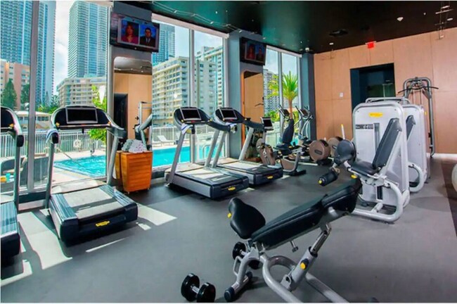 Foto del edificio - 2602 E Hallandale Beach Blvd