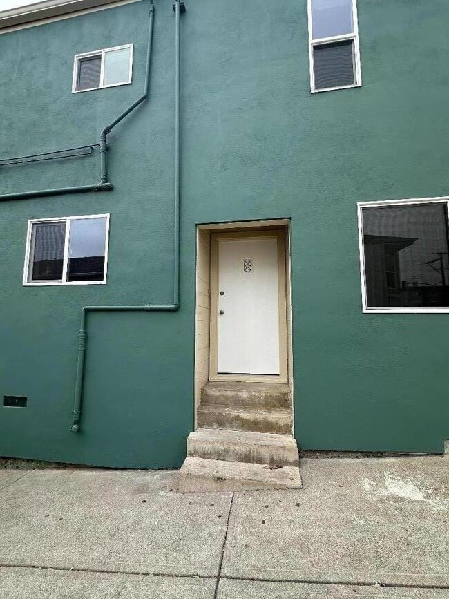 Building Photo - 509 Commercial Ave