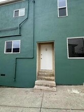 Building Photo - 509 Commercial Ave