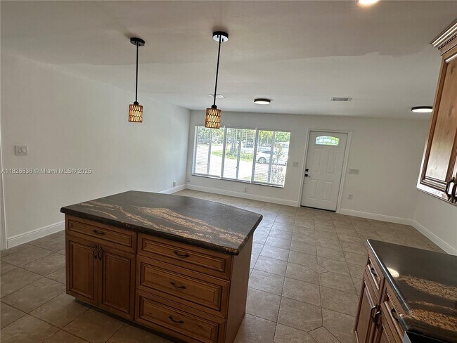 Foto del edificio - 4830 SW 41st Ave