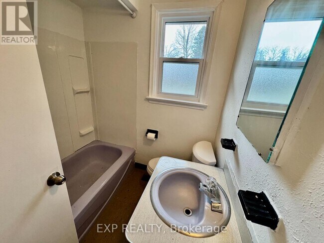 Photo du bâtiment - 29 Bayview Pkwy