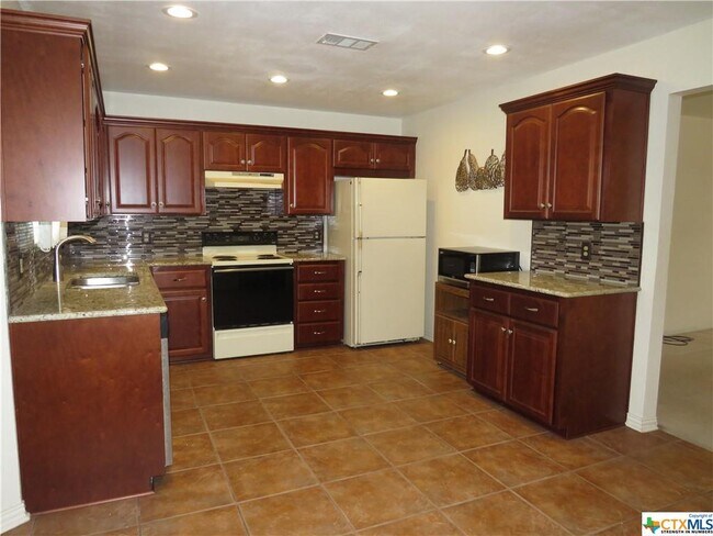 Building Photo - 2714 Terry Dr