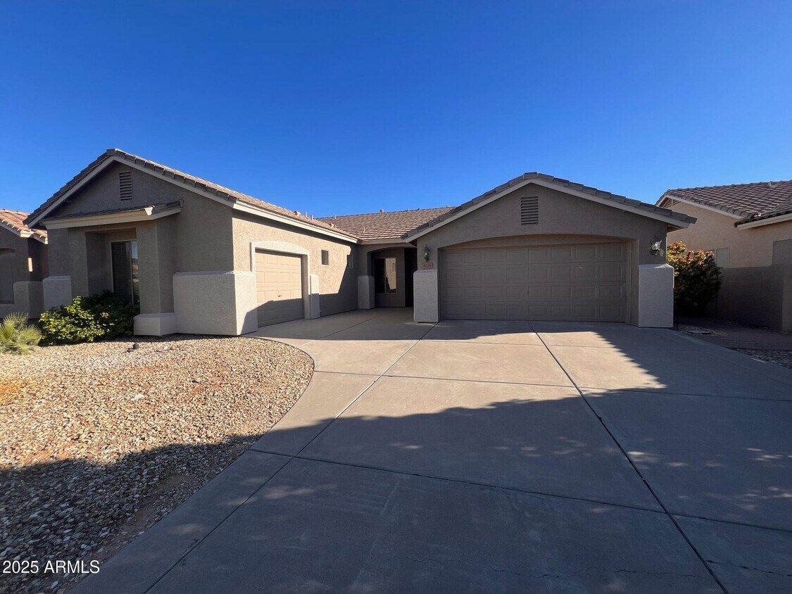 Foto principal - 4218 W Avenida Del Rey