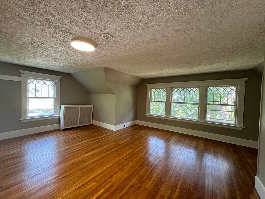 Primary Photo - 6 Everit St