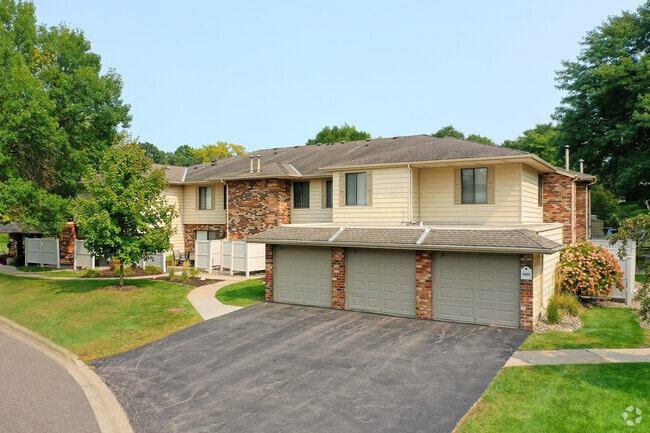 Building Photo - Saddlewood Park Townhomes