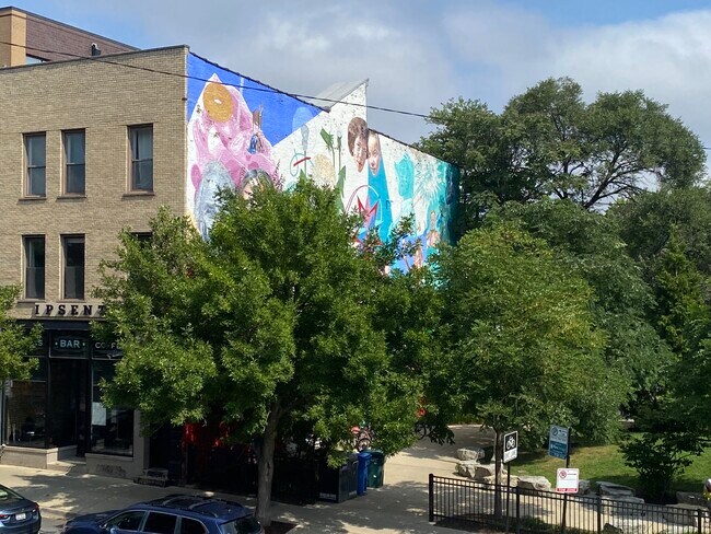 Foto del edificio - 1813 N Milwaukee Ave