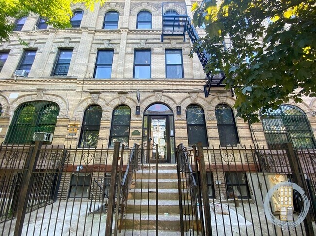 Building Photo - 750 Macdonough St