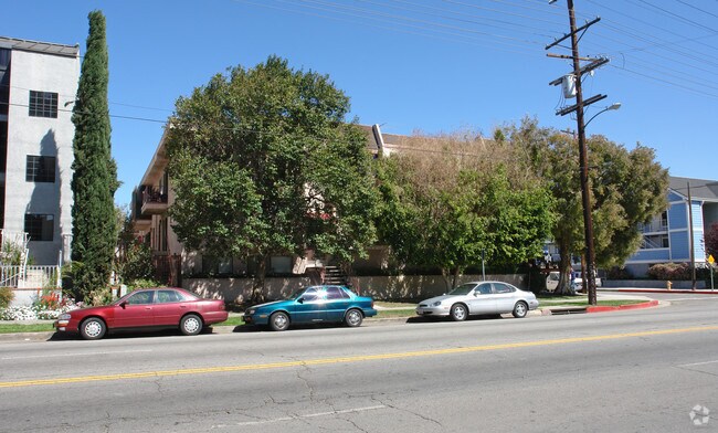 Foto del edificio - 7340 Haskell Avenue