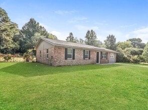 Building Photo - 2910 Dahlia Dr
