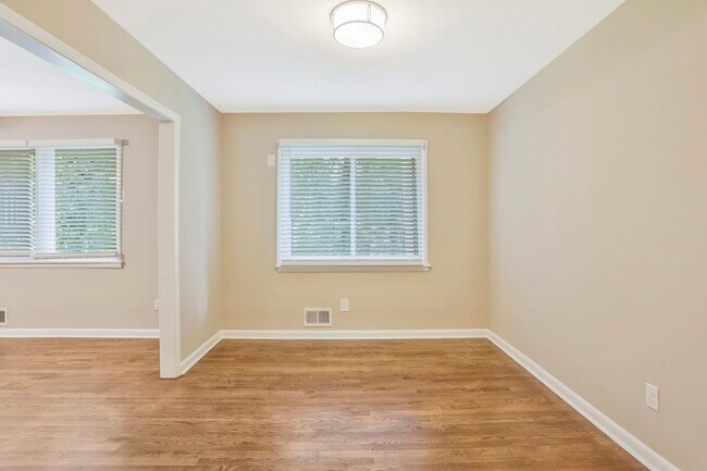 Building Photo - 2495 Dawn Dr