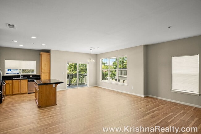 Foto del edificio - Spectacular 3BD* 2.5 BA* Condo*by Nike Wor...