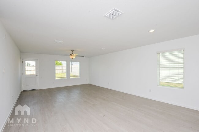 Building Photo - 2744 Mistwood Dr