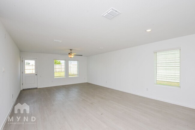 Foto del edificio - 2744 Mistwood Dr
