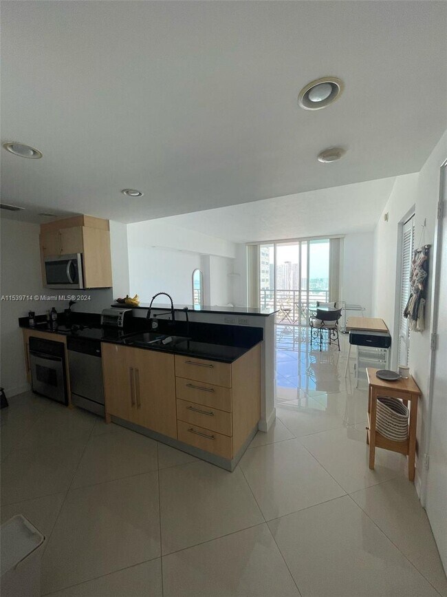 Building Photo - 325 S Biscayne Blvd