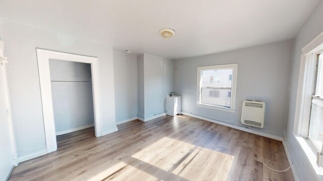 Interior Photo - **COMMUNAL (SHARED) HOUSING AVAILABLE** Dormitory Style