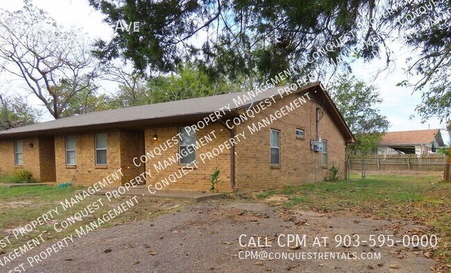 Building Photo - Water Paid! Cozy 2 Bedroom Duplex w/Fenced...