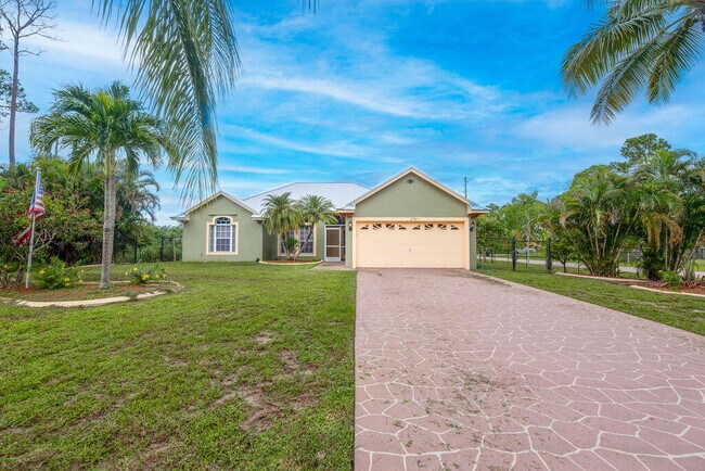 Building Photo - 2741 SW Pierson Rd