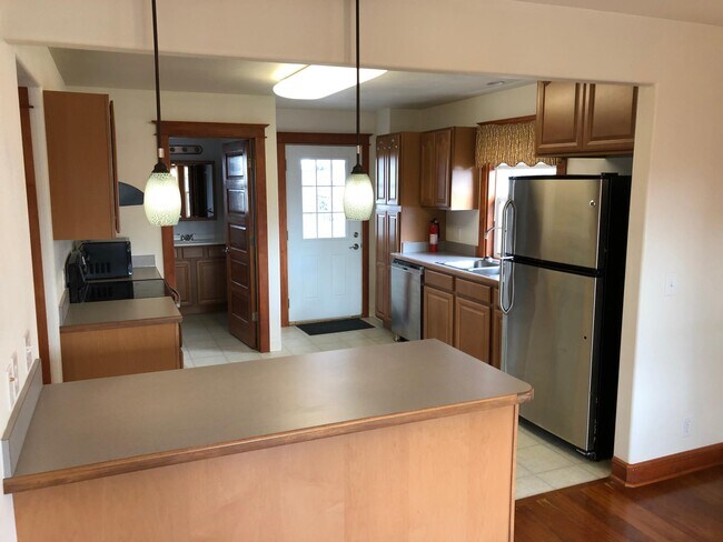 Building Photo - 821 E Liberty Ave