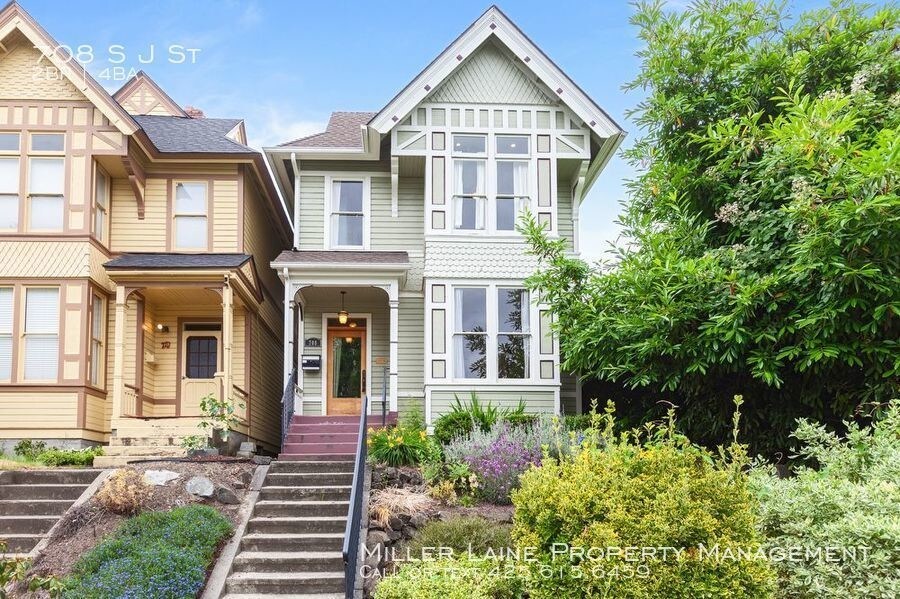 Primary Photo - 4 Bedroom Victorian Row House!