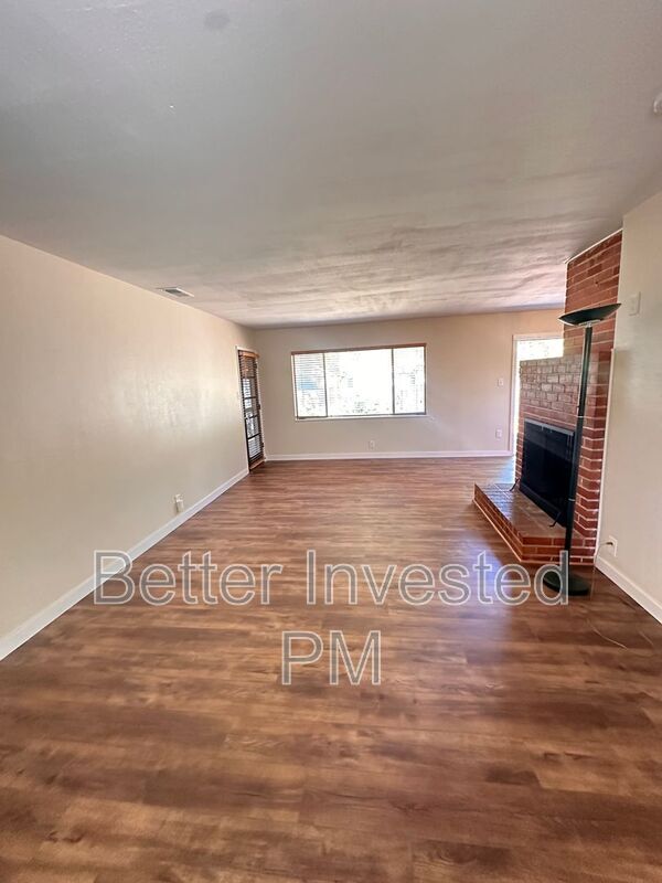Foto del edificio - 719 Parkside Dr