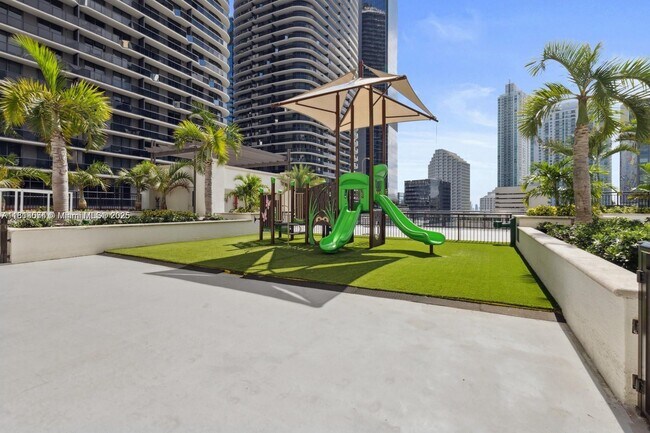 Foto del edificio - 999 SW 1st Ave