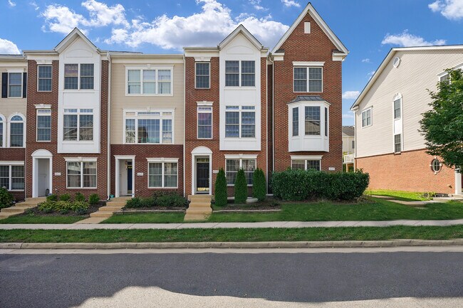 Building Photo - 42657 Homefront Ter