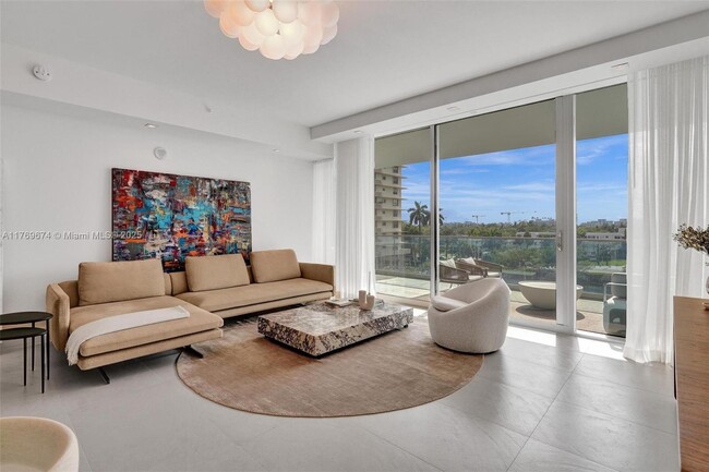 Foto del edificio - 10201 Collins Ave