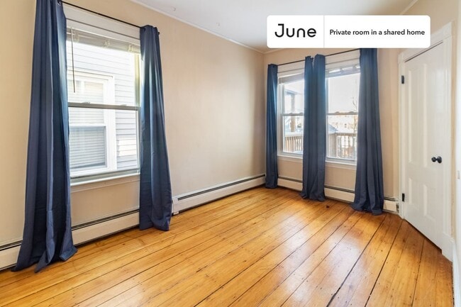 Building Photo - Room in Shared 4 bed/1 bath home