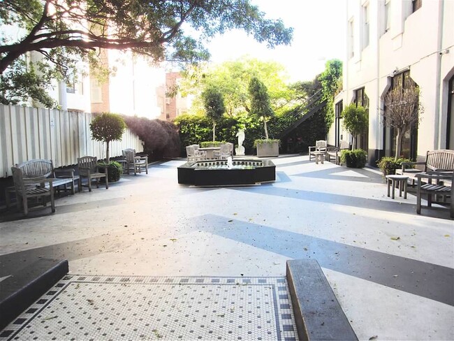 Foto del edificio - 631 Ofarrell St