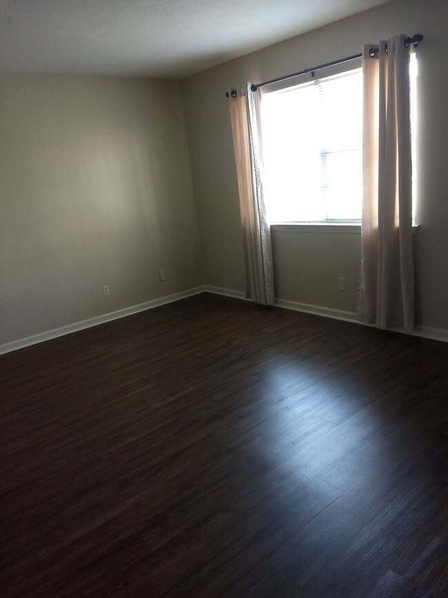 Building Photo - 2331 Whitehall Ct