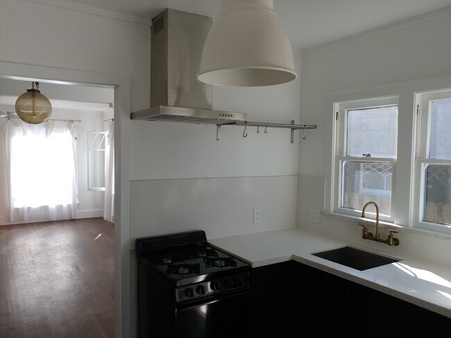 Foto del edificio - 4517 Gilbert Pl